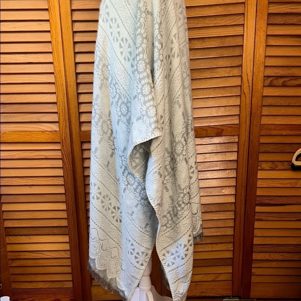 Signature Collection Elegant Gray Patterned Shawl - image 4